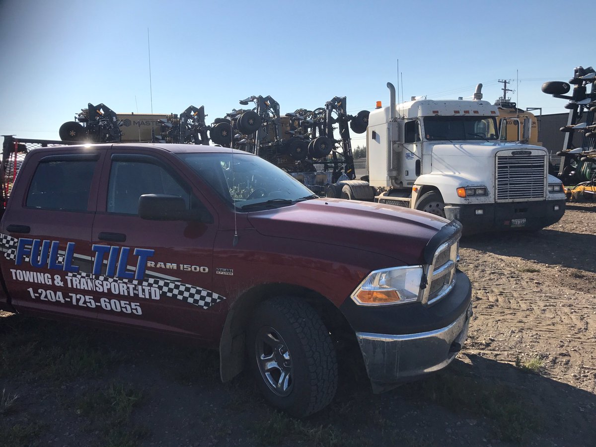 SeedMasterMfg's tweet photo. @FullTiltTowing delivering a shiny #SeedMaster 6012 #UltraProII 360 with Xeed blockage to #MbAg @mazergroup today. Thanks for your business https://t.co/9WHiZG2BLY