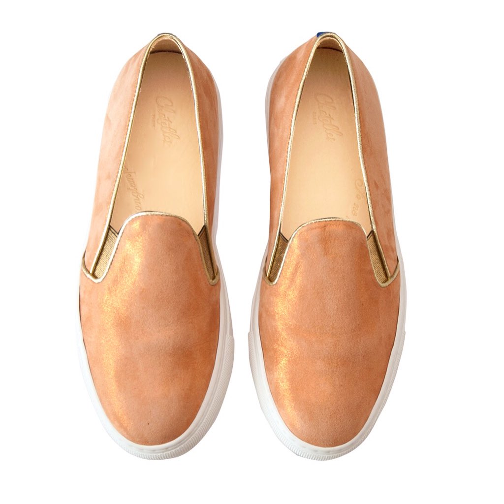 Chatelles's tweet photo. New In 💥 Our shiny nude slip-ons now available online and in our Paris store 💃🏼💕 https://t.co/TDe5dnPbKq
