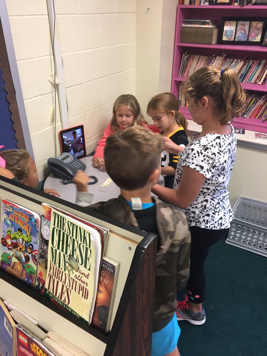 gosclass's tweet photo. Getting introduced to Making. The Catapult Challenge is on! The 4C's on full display! #bermpride #bermbuzz #makered #1stbuild https://t.co/KN8KBJ4LJU