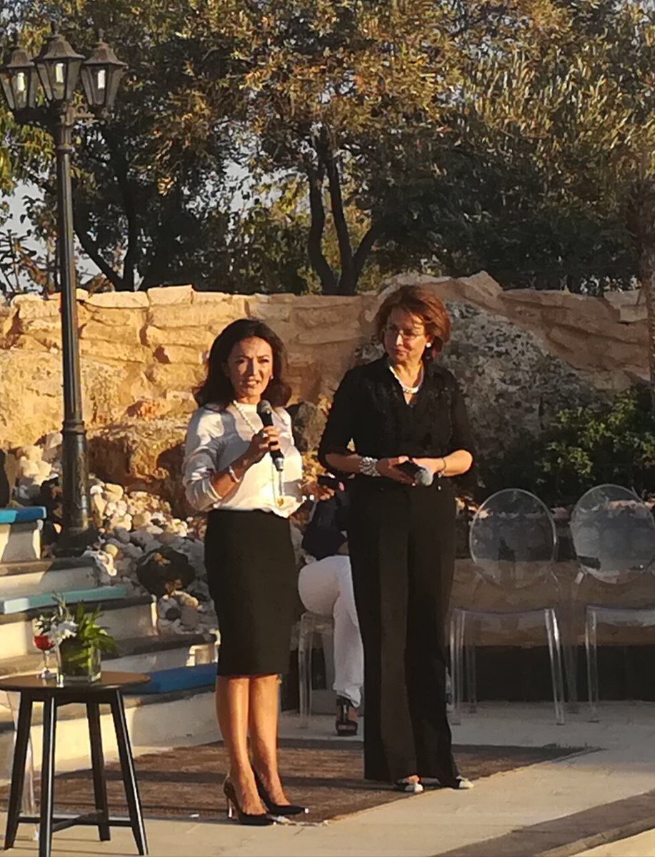 Doha_AK's tweet photo. An amazing #ninavaca #jo thank you for the inspiration ; women leadership & a coin #POTUS 🌹 https://t.co/H0MD2MMvZK