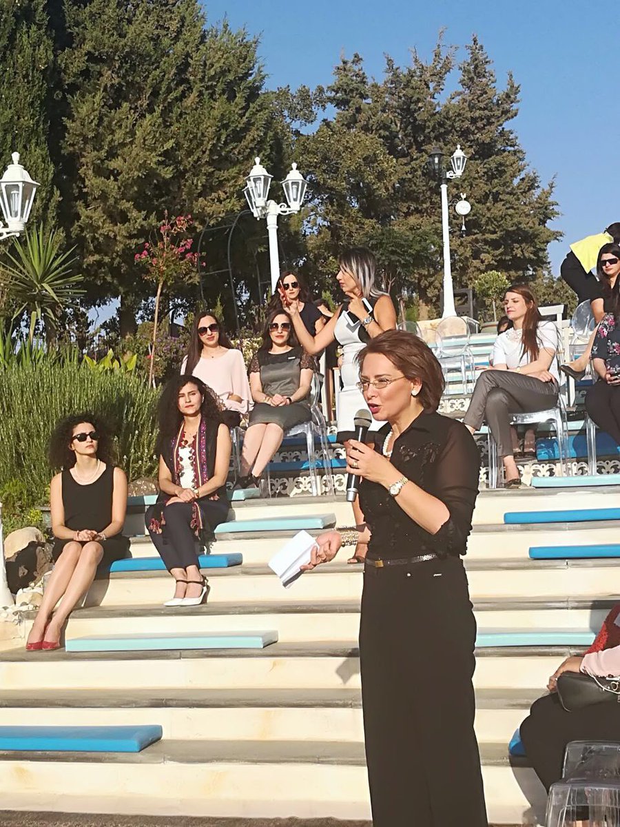 Doha_AK's tweet photo. An amazing #ninavaca #jo thank you for the inspiration ; women leadership & a coin #POTUS 🌹 https://t.co/H0MD2MMvZK