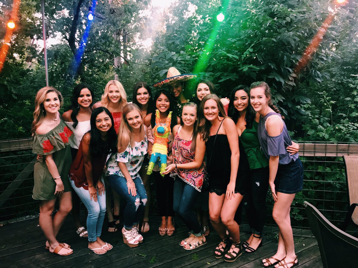toray_77's tweet photo. #firstdayfiesta #ionlygotqueso #yea77 https://t.co/7FfaQiuvfv