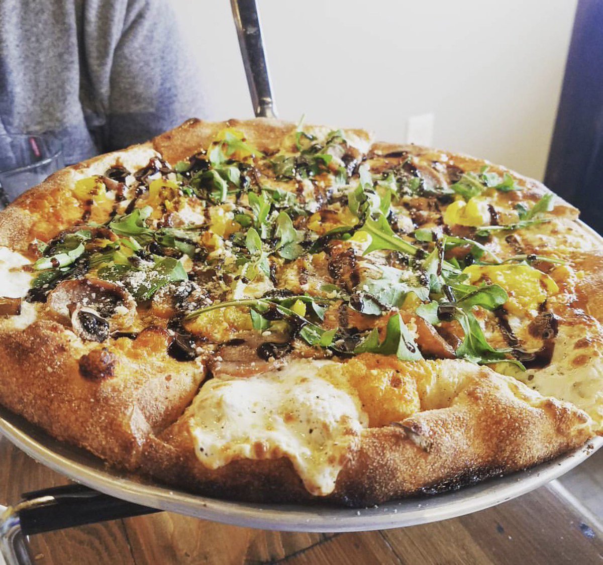 TheDistrictRI's tweet photo. Everyday is pizza day! 🍕
•
•
#pizzaislife #pizza #rhodeeats #pvdeats #401eats #food #foodies #lunch #dinner #providenceri #golocalprov https://t.co/zkKZ46SjdY