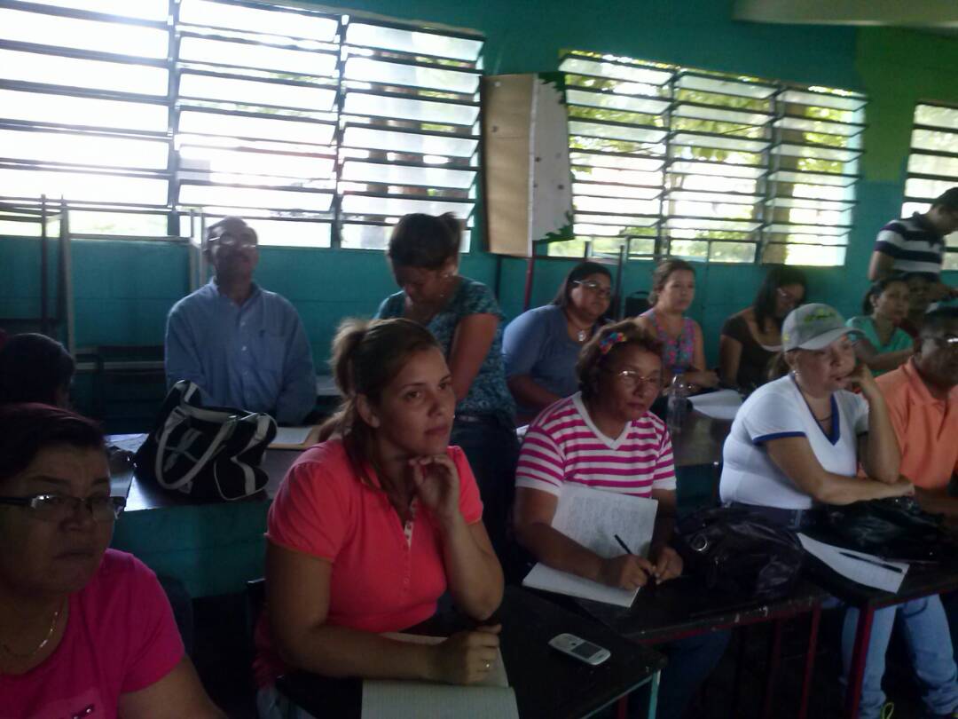 NotiEducate's tweet photo. #AguaBlanca Reunión política equipos de educación https://t.co/qHtkyZc24U