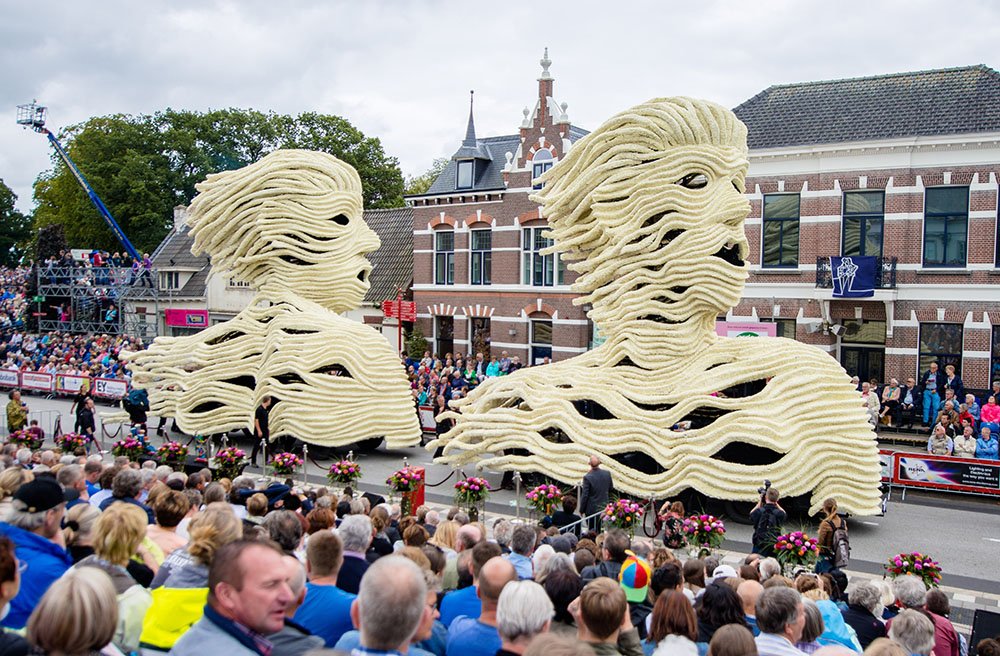 thisiscolossal's tweet photo. Presenting Gil Bruvel’s “Corso Zundert,” a documentary about the world’s largest flower parade. Watch: https://t.co/s4iDbExU2A https://t.co/bt7ZJwDiEy