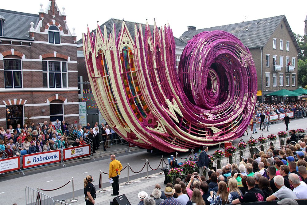 thisiscolossal's tweet photo. Presenting Gil Bruvel’s “Corso Zundert,” a documentary about the world’s largest flower parade. Watch: https://t.co/s4iDbExU2A https://t.co/bt7ZJwDiEy