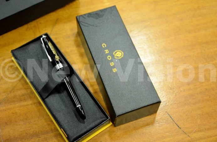 edwinejnr's tweet photo. Finally! This is what the 350K #BoUPENs look like

📷: NV https://t.co/AhQA8t3D5U