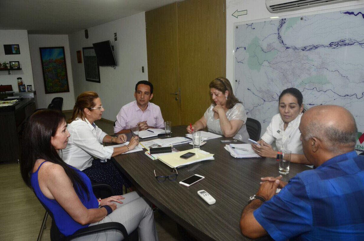 WilmarBarbosa's tweet photo. Hoy nos reunimos con la Gobernadora Marcela Amaya para definir proyectos de inversión de gran impacto para Villavicencio. #LaCosaEsHaciendo https://t.co/I2mKWpMK2T