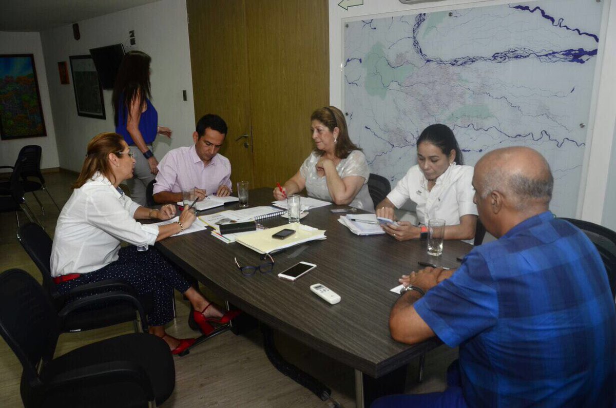 WilmarBarbosa's tweet photo. Hoy nos reunimos con la Gobernadora Marcela Amaya para definir proyectos de inversión de gran impacto para Villavicencio. #LaCosaEsHaciendo https://t.co/I2mKWpMK2T