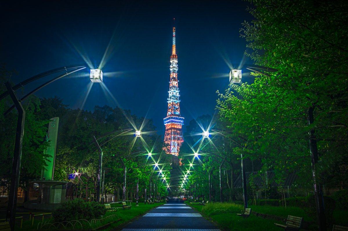 45tmr Twitterissa 芝公園から夏色ライトアップ仕様の東京タワー 人通りや立ち止まって撮る人が多い中 タイミングを見計らって Photography Nightview Pentax K3 夜景 写真好きな人と繋がりたい 写真撮ってる人と繋がりたい ファインダー越しの私の世界