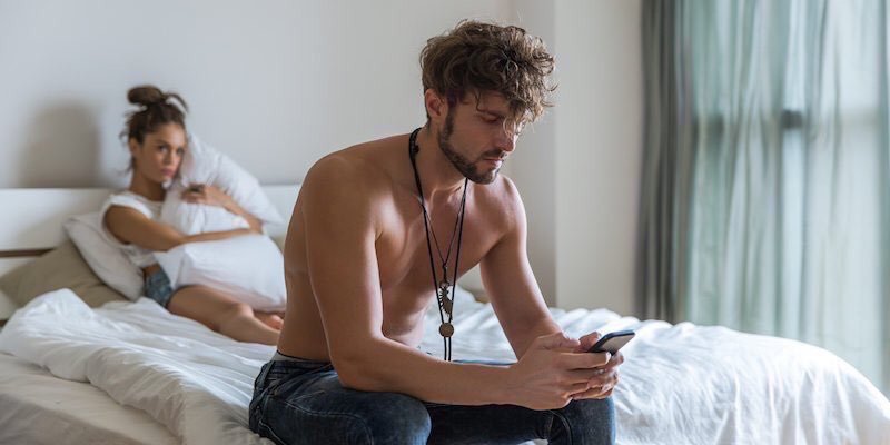 FootyAccums's tweet photo. Her: Bet you he's texting some slag 

Him: That has to be Van Dijk in the same car as what picked Salah up. https://t.co/0hqQjVScNQ
