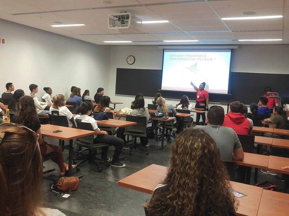 UTMIEC's tweet photo. We have a full house in our O-Week Travel Session! #utmOWeek #TravelWithIEC https://t.co/As47ni9aWb