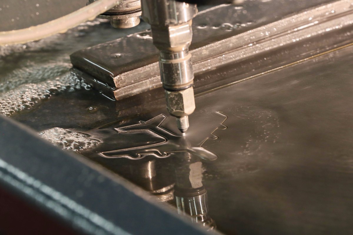 CampanaCenter's tweet photo. Introducing the latest equip addition in our prod dev labs. A new @OMAXCorp Maxiem 1515 #waterjet has been installed and is cutting away! https://t.co/QQ14NgkIfX