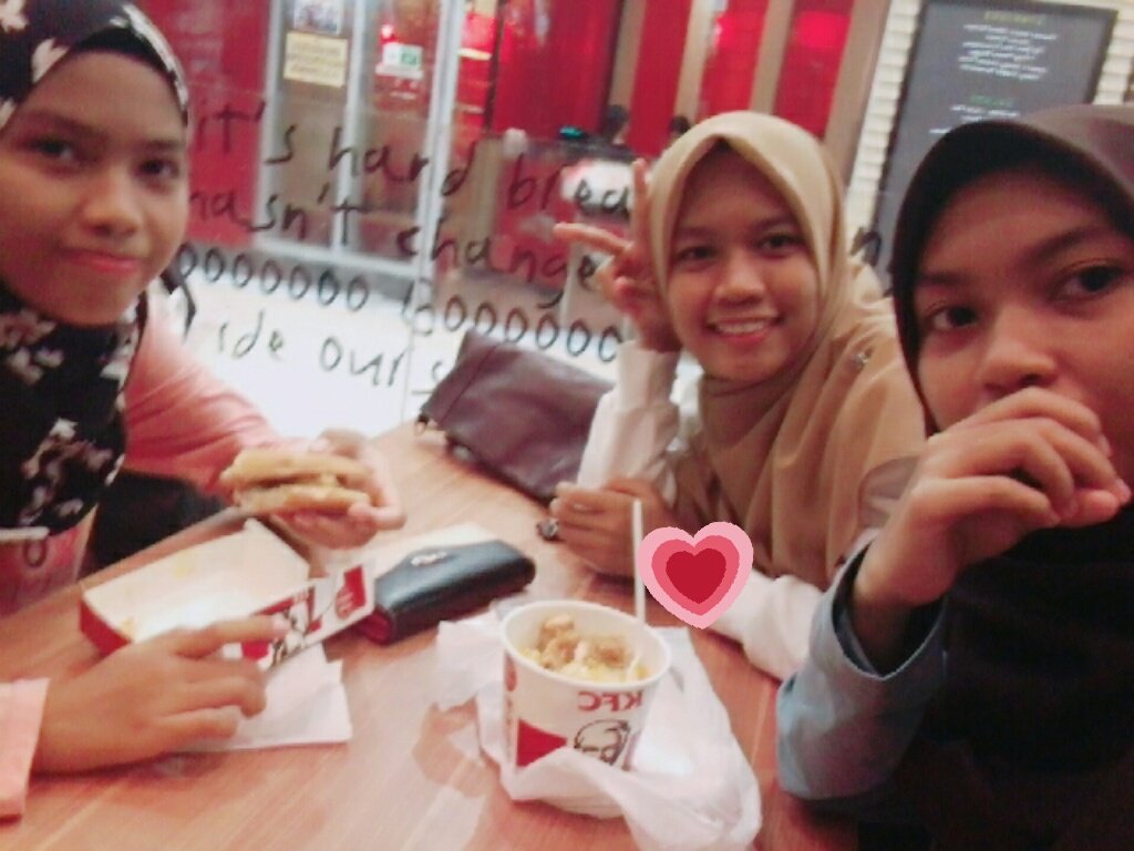annyeongijjati's tweet photo. Movies, shopping but we spent more time on food ๐
#SistersDate โค https://t.co/YHQqY2BESs