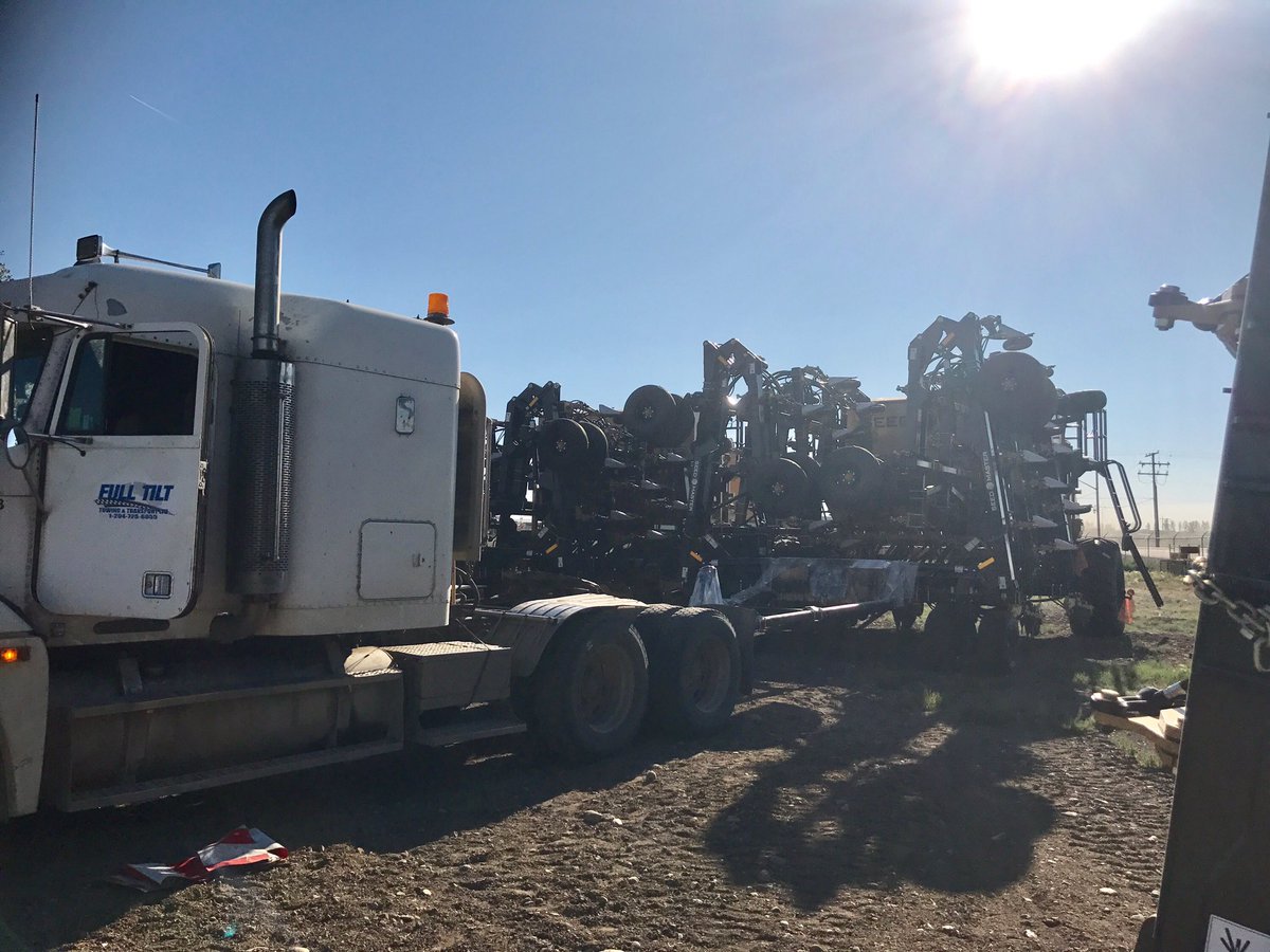 SeedMasterMfg's tweet photo. @FullTiltTowing delivering a #SeedMaster #UltraProII with Xeed blockage to #MbAg @mazergroup today. Thanks for your business! https://t.co/tlbnZ1FQlr