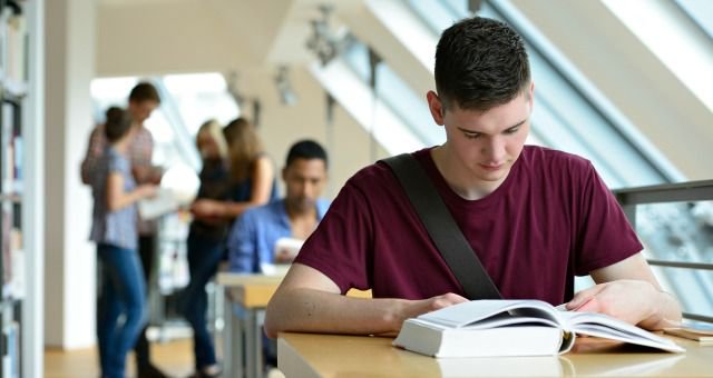 MCNYHahn's tweet photo. "Questioning the Two-Hour Rule for #Studying" https://t.co/1JQShbhFNp #CarnegieUnit #Students #Teaching #Homework #HigherEducation #College https://t.co/dBlXWYhAda