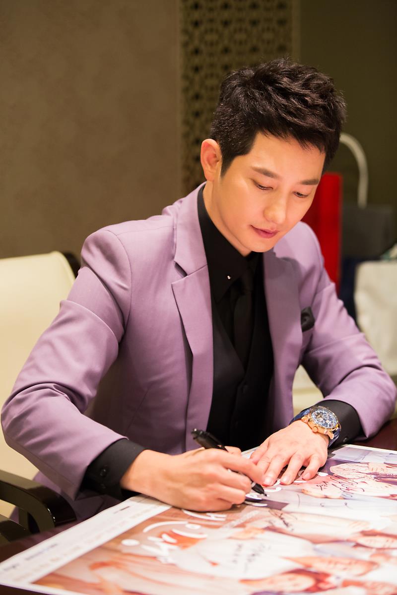 ParkSiHooINA's tweet photo. 2017.08.29 Hoo Factory blog Naver post Update (2)
Source : https://t.co/htMtxaCHvb
#parksihoo 
#HooFactory 
#mygoldenlife 
#박시후 
#황금빛내인생 https://t.co/GVuzxGobIU
