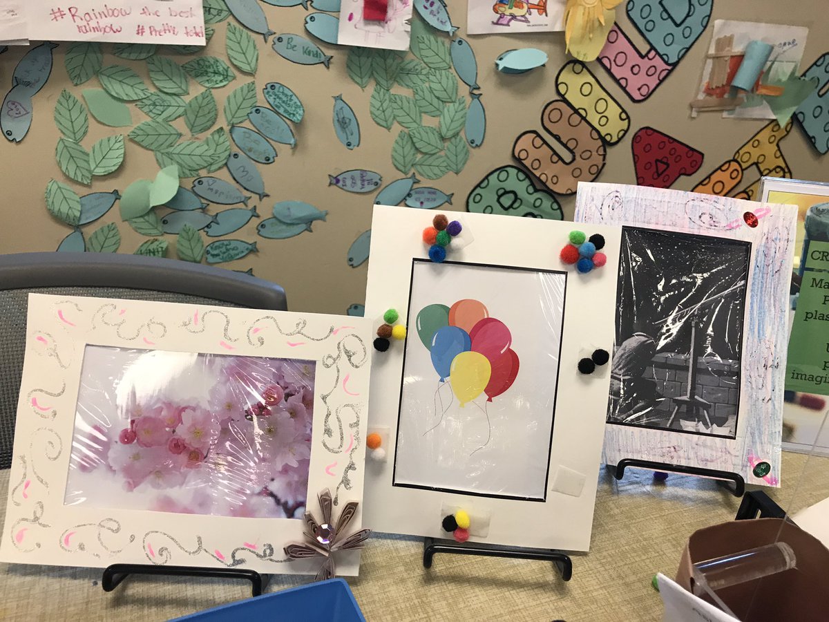 holdshelf's tweet photo. This week's craft is DIY photo frame! 📷🖼 #aurorahillscrafts #craftoftheweek https://t.co/V36g8vYTXY