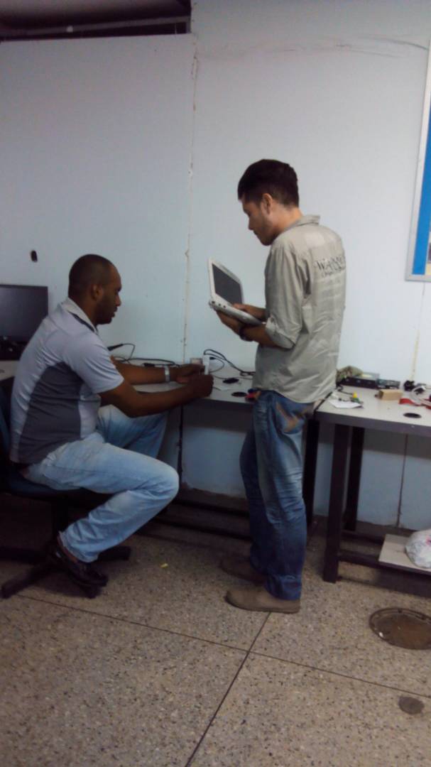 fundabitvargas's tweet photo. Reparación de Portátiles Canaima #TutoresCBITVargas @Fundabit https://t.co/ZAcR0sjVPK