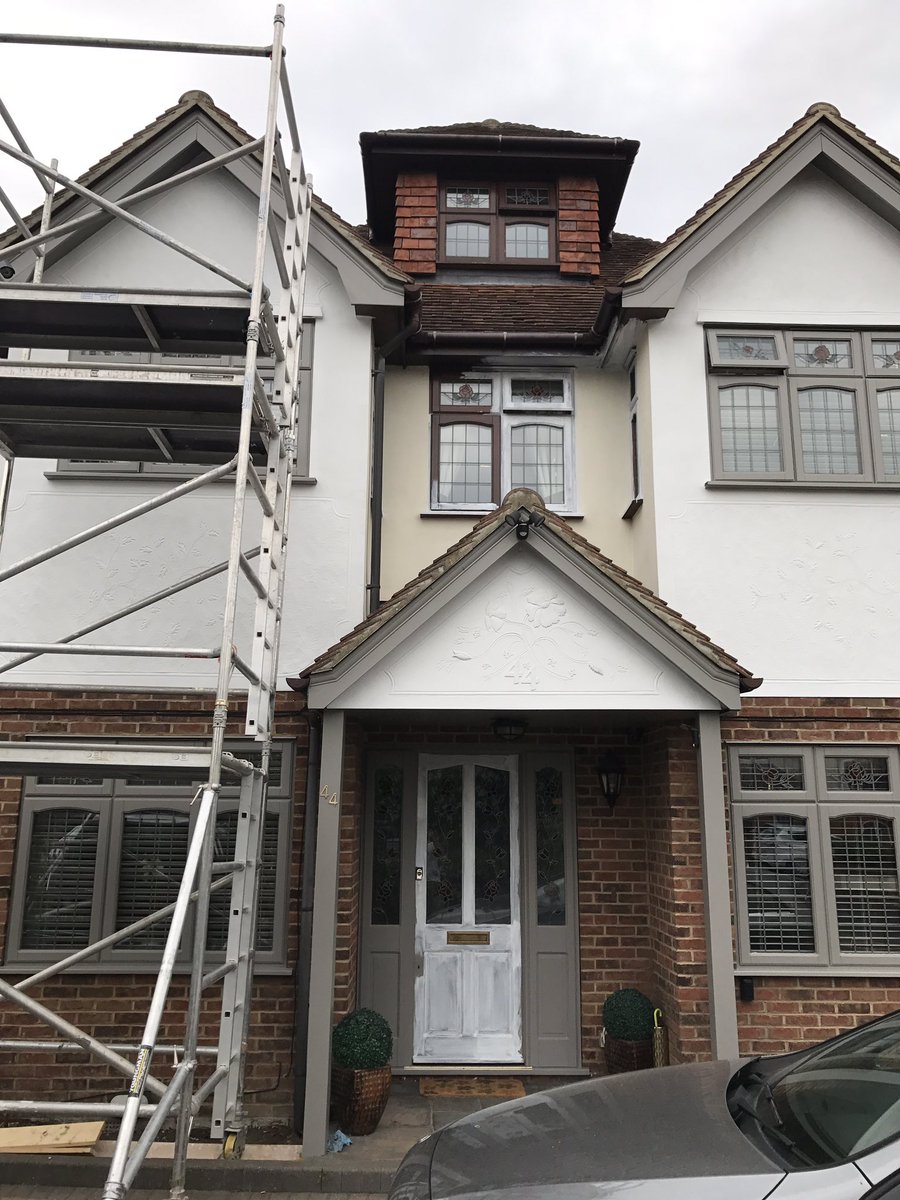 bgrpainters's tweet photo. Modernisation of this house in Upminster coming along very nicely! Even caught a tan today in the sun ☀️#painter #grafter https://t.co/1nFmu4wk0z