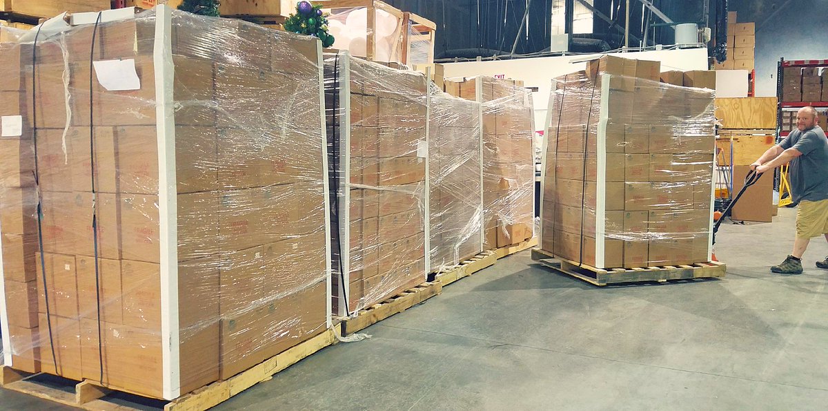 holidaycreative's tweet photo. Pumpkins have arrived! 600 to be exact π #OakIslandCreative #HolidayCreative https://t.co/KL5bHh8F8K