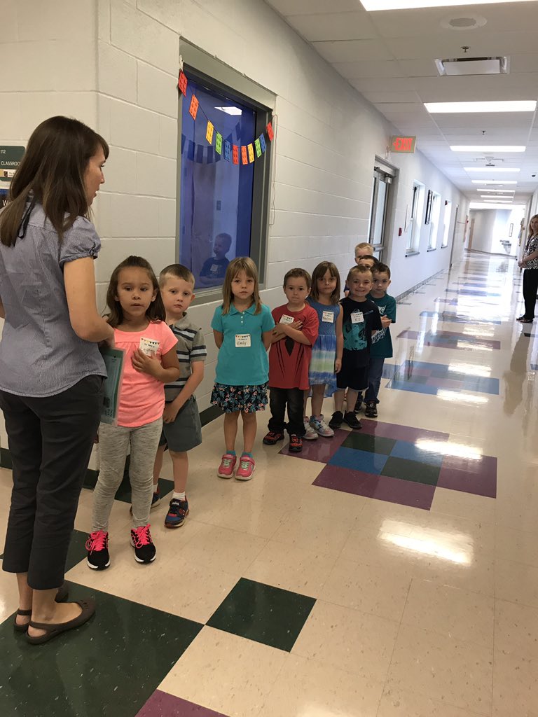 CindyDucca's tweet photo. Great first day of school! So excited to see everyone back! ❤️#everykid https://t.co/soXadF3HXZ