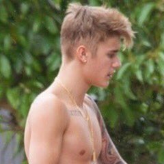 FlawlessxxDrew's tweet photo. justinin şarkıları birer insan olsaydı nasıl olurdu öyle bir şeyler yapcam az eğlenek hehe #DreamTvdeBüyükFinal #JustinBieber https://t.co/N23gQYgs8w
