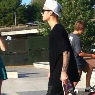 FlawlessxxDrew's tweet photo. justinin şarkıları birer insan olsaydı nasıl olurdu öyle bir şeyler yapcam az eğlenek hehe #DreamTvdeBüyükFinal #JustinBieber https://t.co/N23gQYgs8w