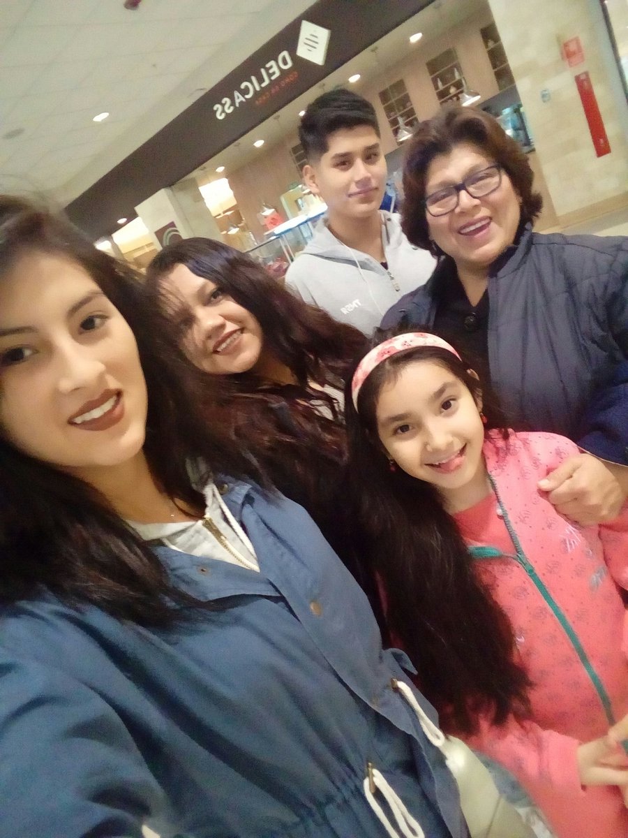 natybenites22's tweet photo. Decir adiós...es muy difícil 😞😞😞 te extrañaré prima 😢❤
#mycousin https://t.co/rMbiMUMpab