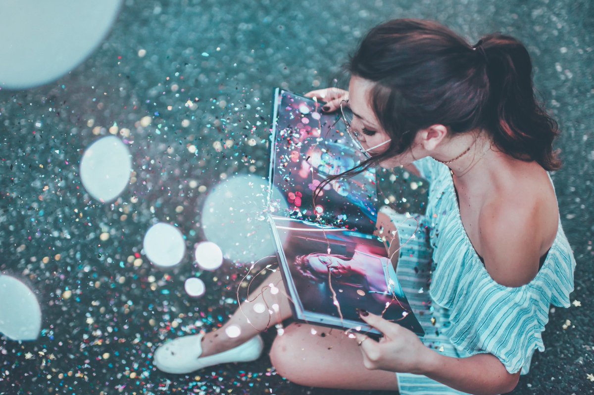 ThoughtCatalog's tweet photo. Luminescence is available on @iBooks NOW💫
It even includes a BTS video of how these images were shot! ✨

https://t.co/NvdR5C0int https://t.co/nm1nrvhtDq