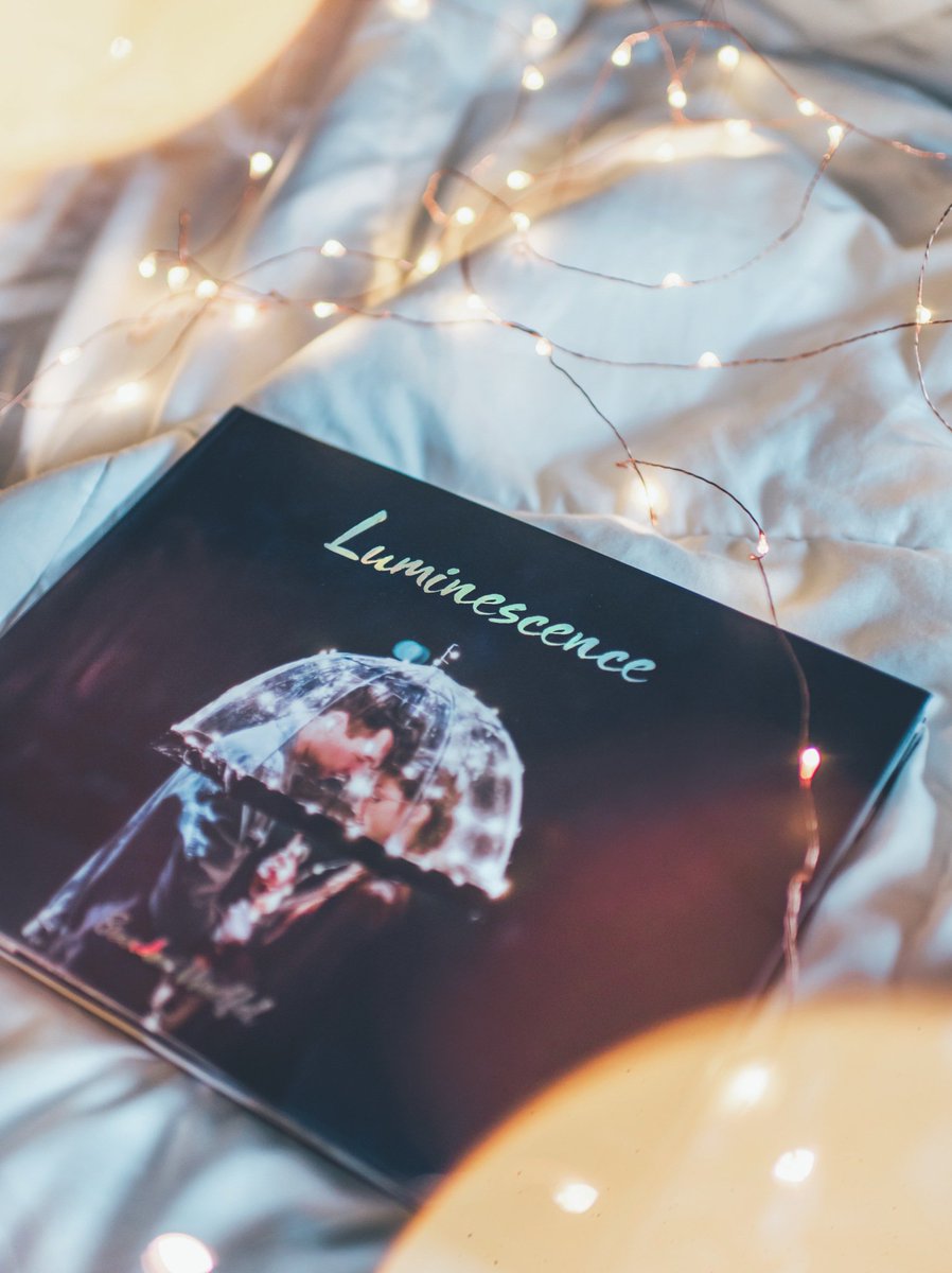 ThoughtCatalog's tweet photo. Luminescence is available on @iBooks NOW💫
It even includes a BTS video of how these images were shot! ✨

https://t.co/NvdR5C0int https://t.co/nm1nrvhtDq