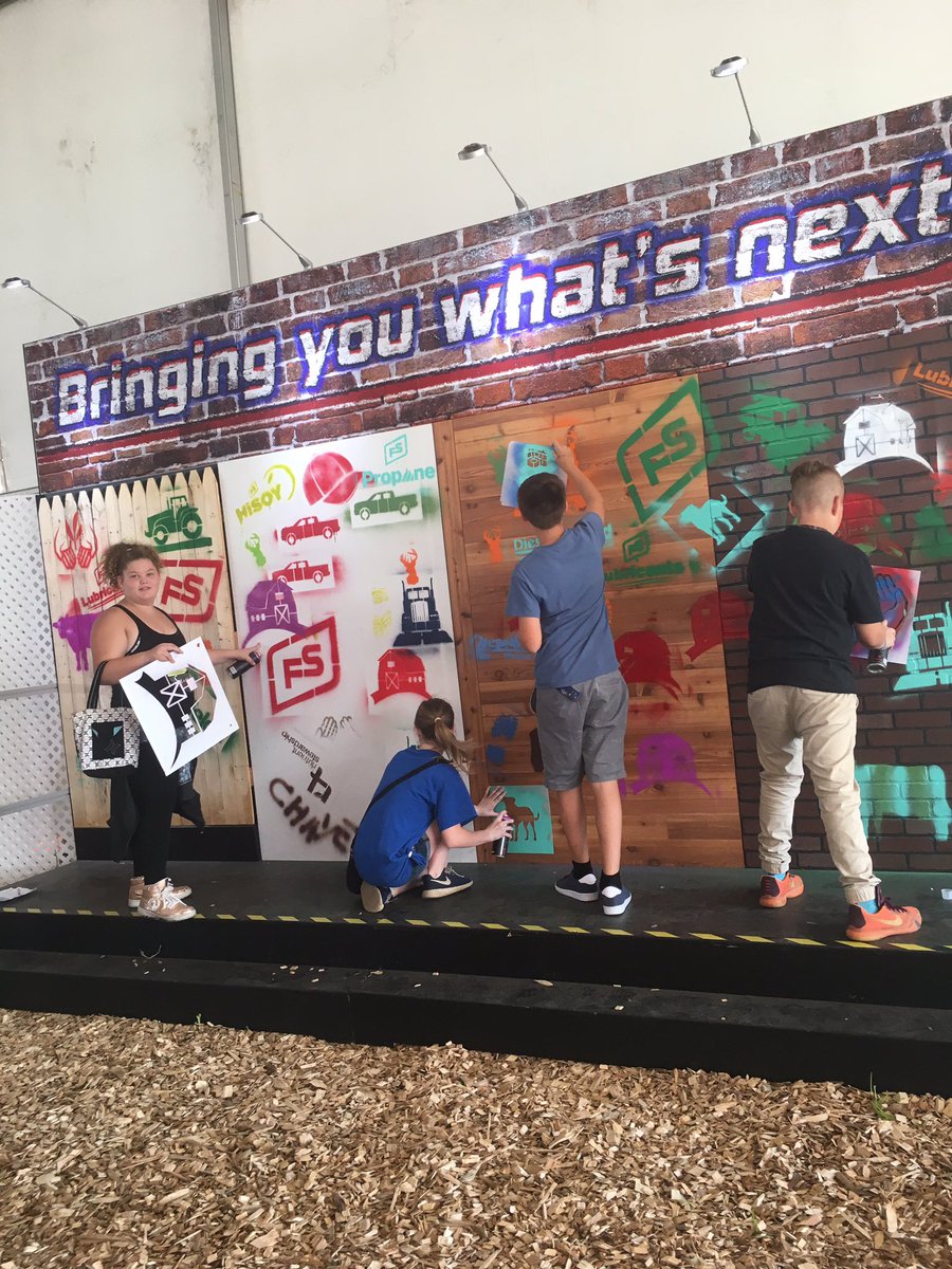NikiVanD's tweet photo. If you're at the Farm Progress Show and not been to booth 1233, you're missing out. Graffiti, green screen photo fun and more!  #fsbigpic https://t.co/xneAzBXpHk