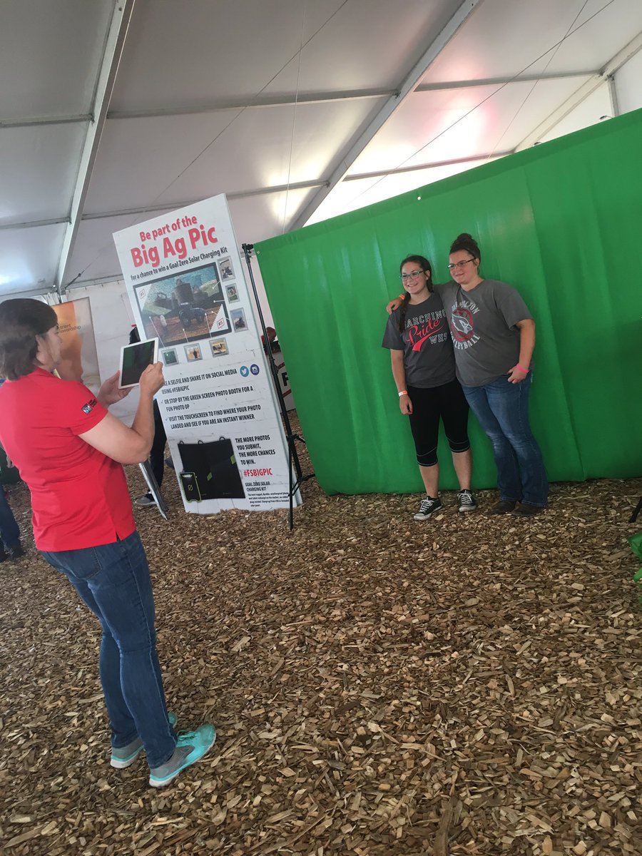 NikiVanD's tweet photo. If you're at the Farm Progress Show and not been to booth 1233, you're missing out. Graffiti, green screen photo fun and more!  #fsbigpic https://t.co/xneAzBXpHk