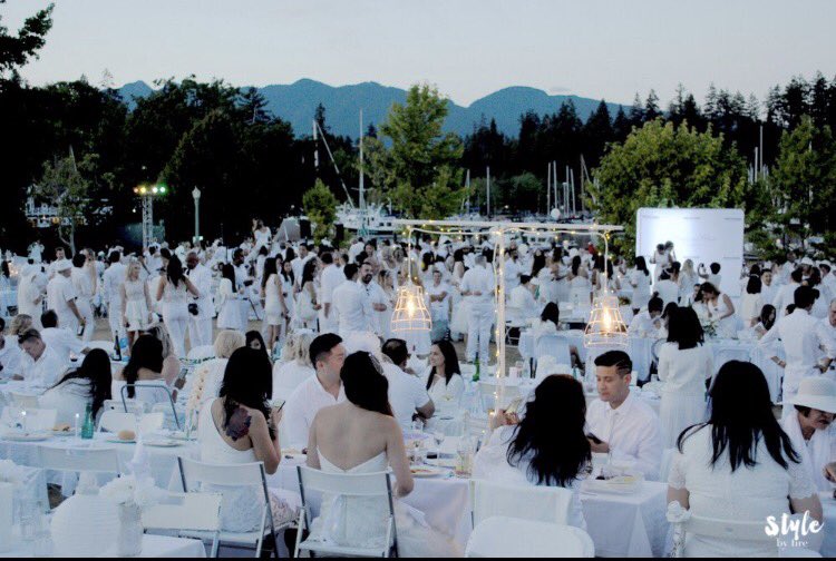 StylebyFire's tweet photo. Dressed To Impress at @DinerenBlancVan #dinerenblanc #dinerenblancvan #debvan #deb2017 @TSC_Agency @CamberComm https://t.co/C5CssS3gNF https://t.co/cfEz1B35dw