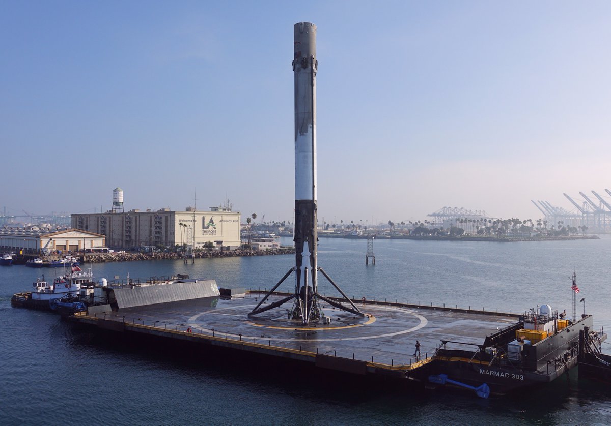 SpacecoastPix's tweet image. Just a giant rocket sailing into port on a ship. No big deal. Happens all the time. #SpaceX #Formosat5 #LosAngeles @NASASpaceflight