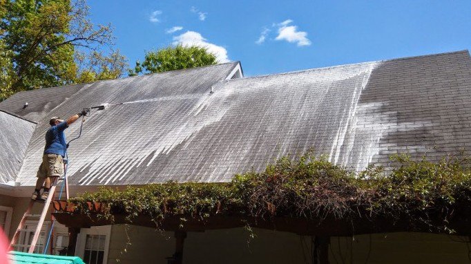 PoshRoofing's tweet photo. Roof cleaning at its best! We can clean your roof too! #roofers #nycontractor https://t.co/cSNsASiuF2