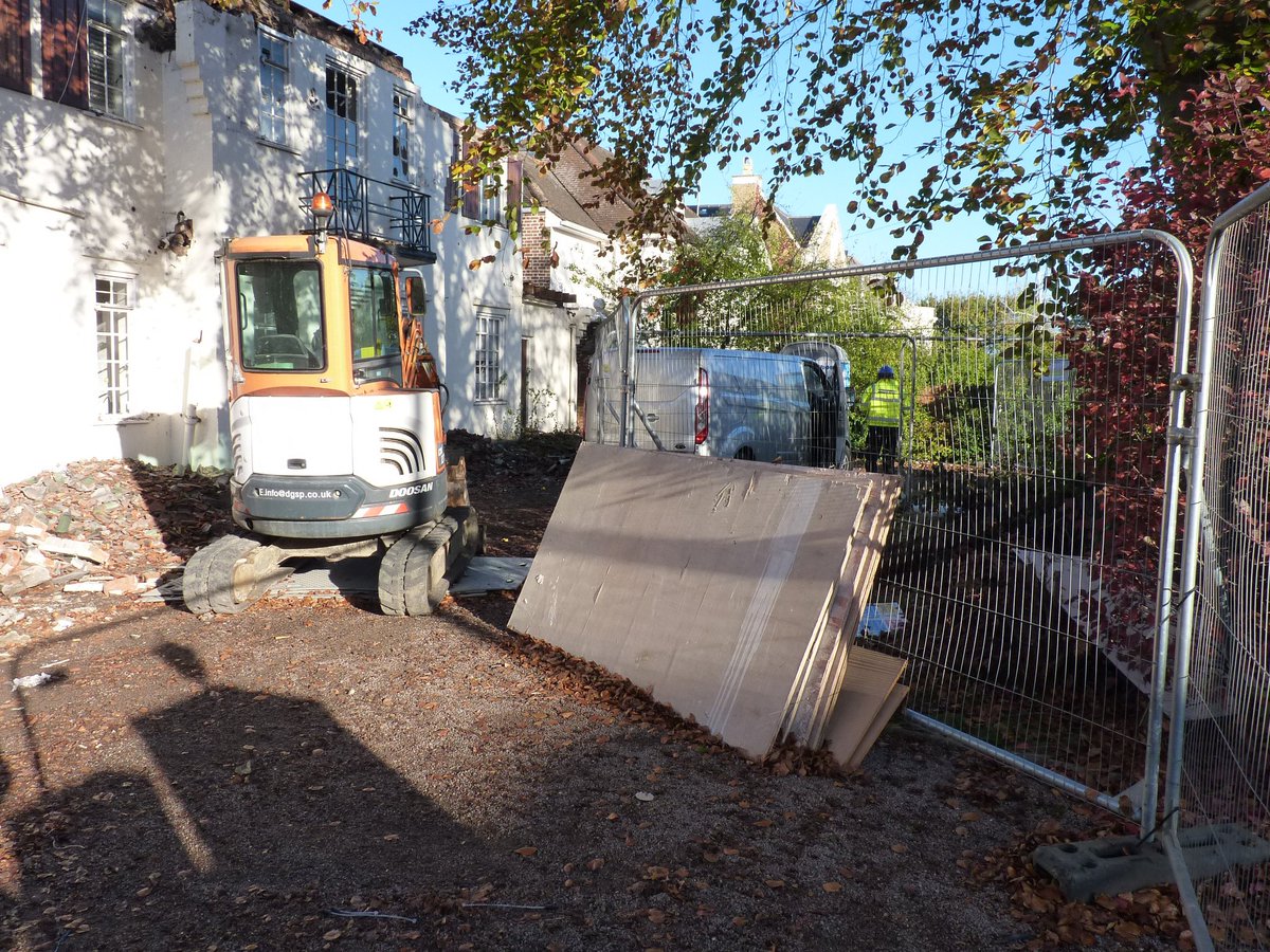 eclipseconstruc's tweet photo. and so it begins.... #demolition #construction #london #eclipseconstruction https://t.co/w2NlkmcGmE
