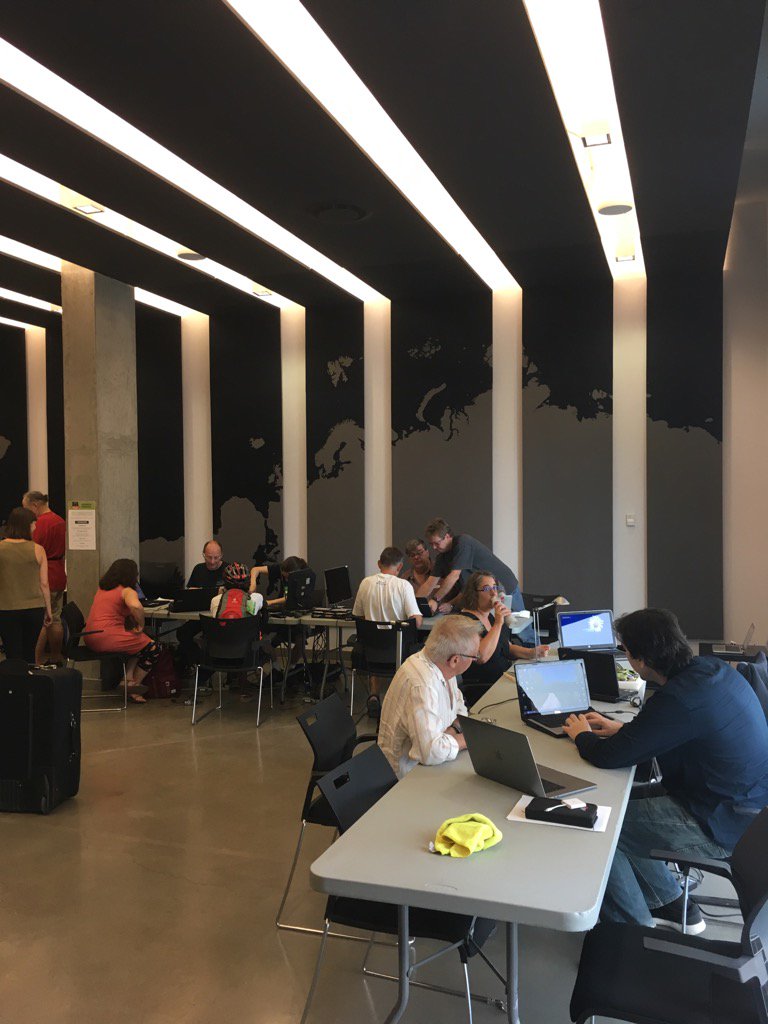 MaisonDD's tweet photo. #reparothon @insertech à la @MaisonDD aujourd'hui. Ouvert jusqu'à 13 h @equiterre https://t.co/kKcShRyP0r
