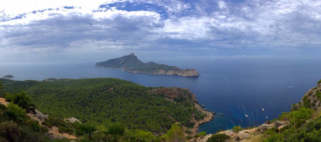 J_Ismael_Munoz's tweet image. La Tramontana sopla con intensidad variable en la Sierra que recibe su nombre. 
Viento purificador.
#Mallorca