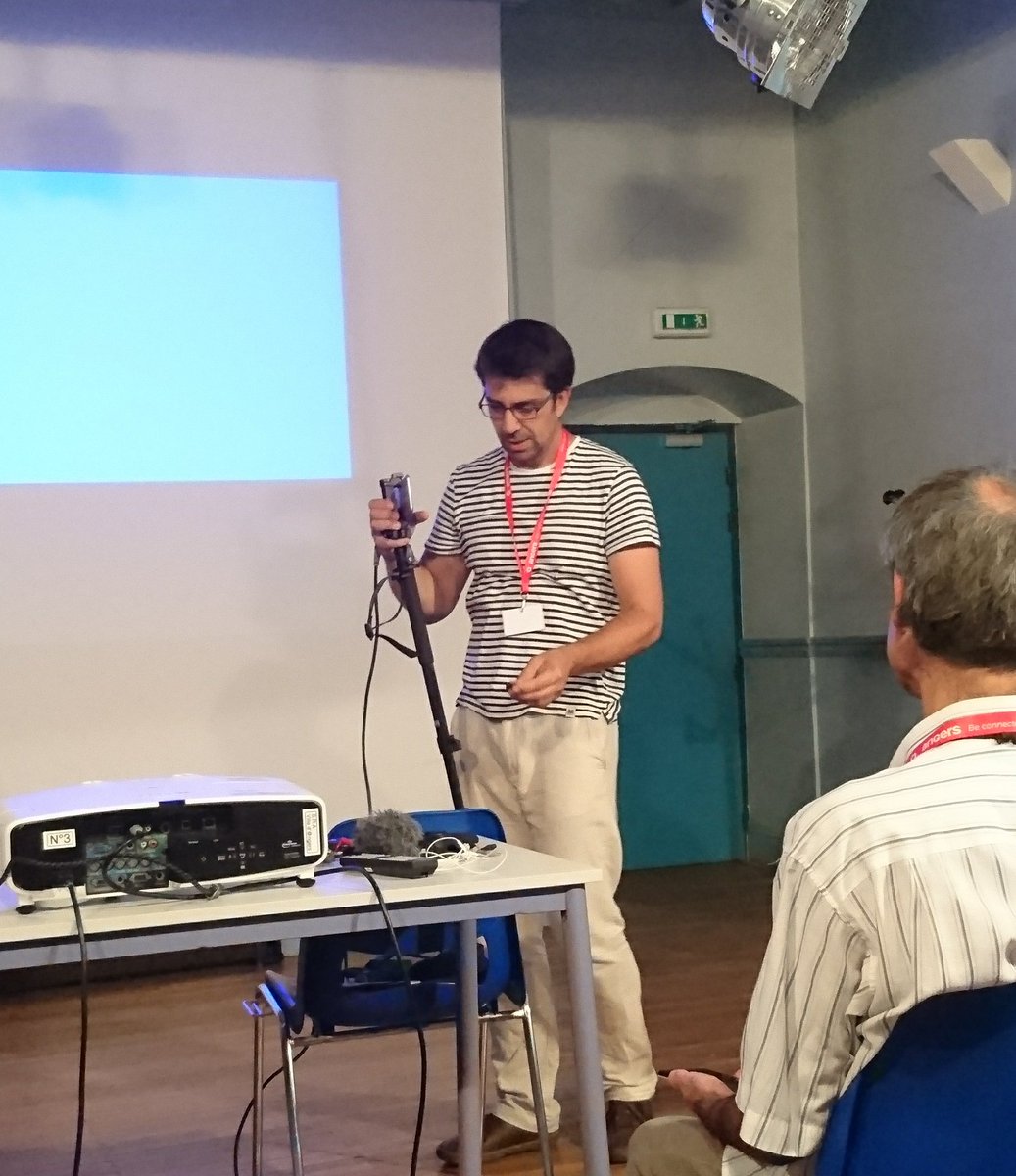 BenjaminGarnaud's tweet photo. Super démo des accessoires indispensables pour tourner avec un smartphone 📱par @denisvannier #StoryCodeGO #Angers https://t.co/Opwx4iTTuB
