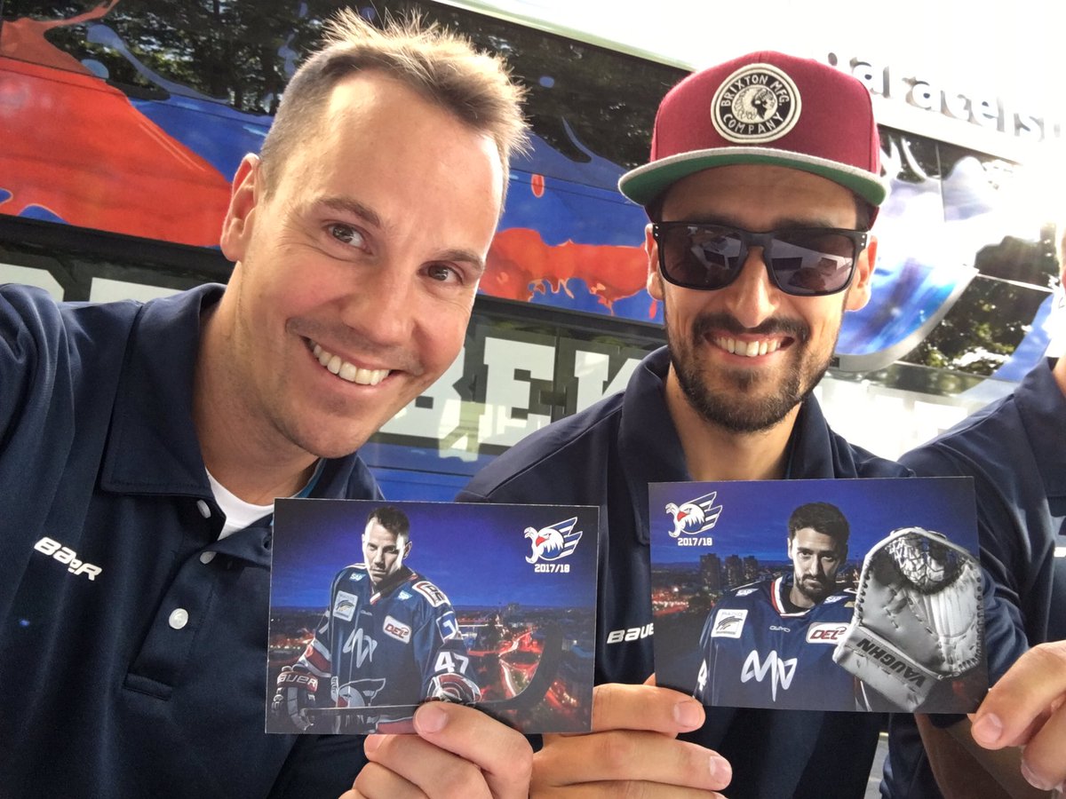 Autogrammstunde am Hauptbahnhof mit <a href="/dennisendras44/">Dennis Endras</a> und dem gesamten Team der <a href="/adlermannheim/">Adler Mannheim</a> #monnem