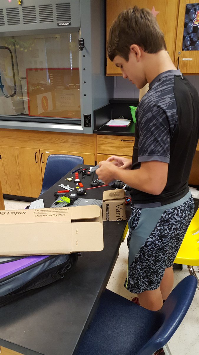 CrystalHoadley's tweet photo. Building our battlebot spheros today in STEM class...competing tomorrow! #wlcardpride #sphero https://t.co/MkmDpJIHq4