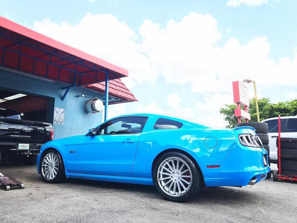 ruff_wheels's tweet photo. New R3 wheel in Silver 👌... done by @miamipowerwheels 🙌 #mustang #ford #mustanggt #tooshietuesday https://t.co/xqB7sdNWxg https://t.co/22TxfNOTVj