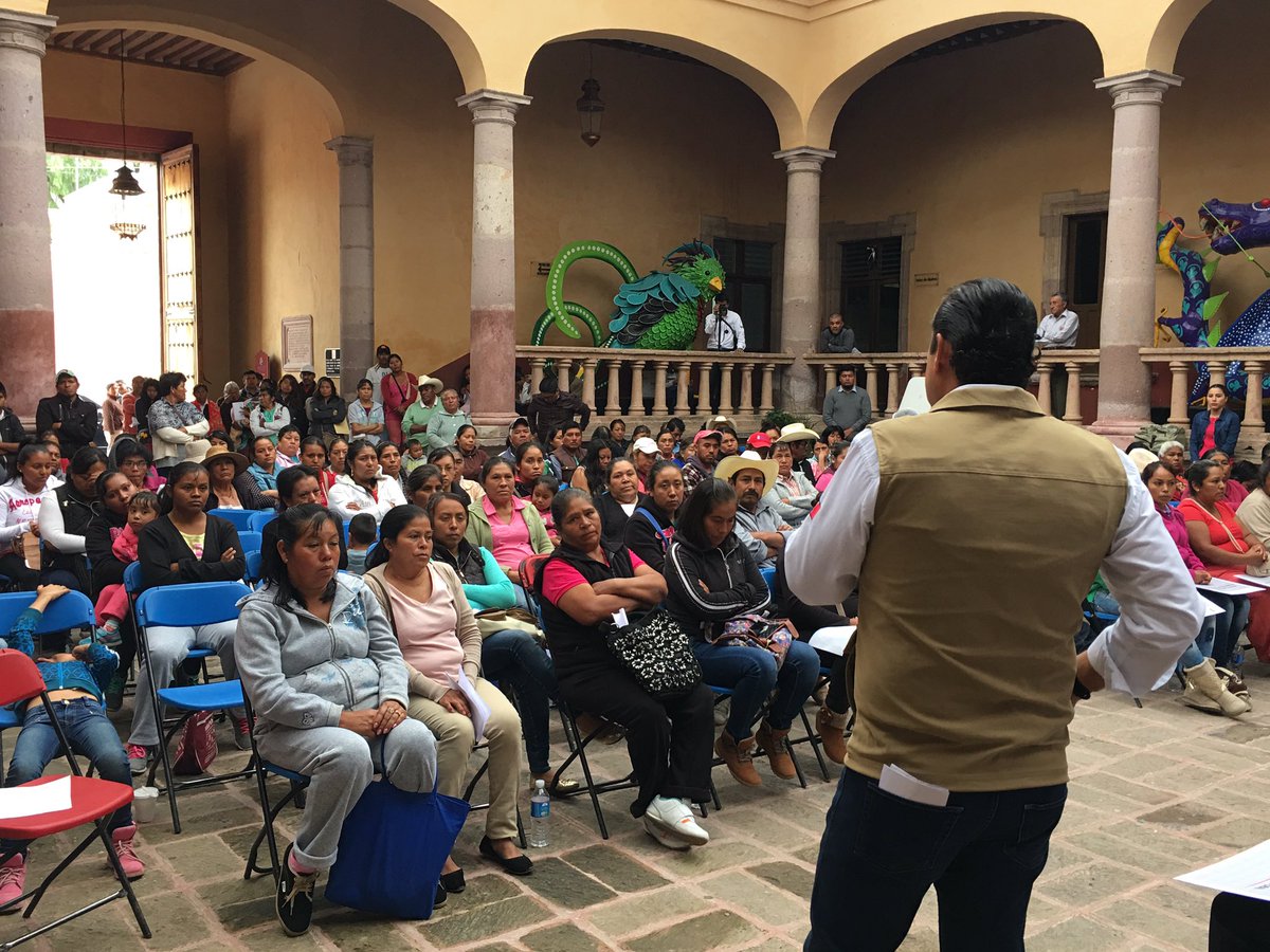 QroBienestar's tweet photo. El delegado @ErnestoLuqueH anuncia un nuevo #ComedorComunitario para Cadereyta. #SumandoEsfuerzos #ENI #SedesolContigo https://t.co/04AtJQ9Ysu