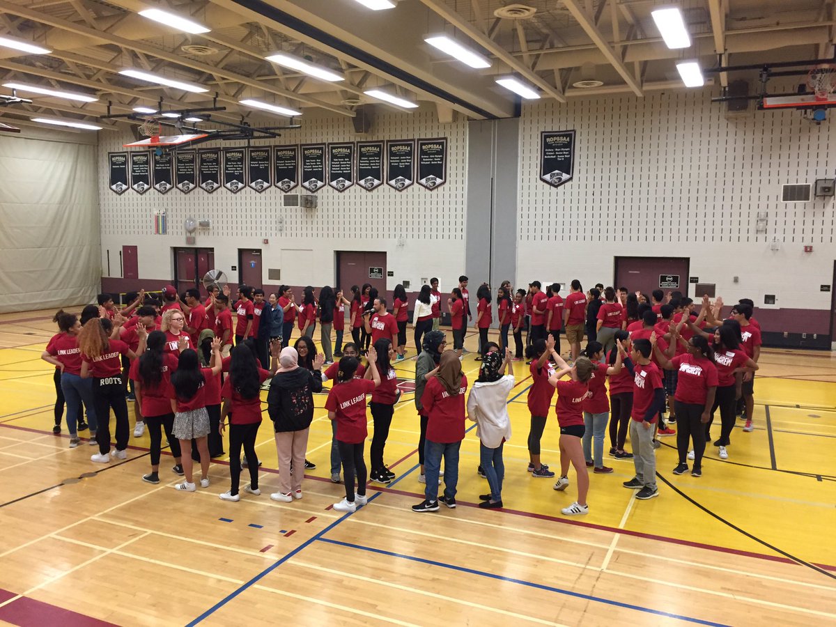 RHSSLinkCrew's tweet image. Now...
#rhsslinkcrew leader training in action #gobig #totalsupport