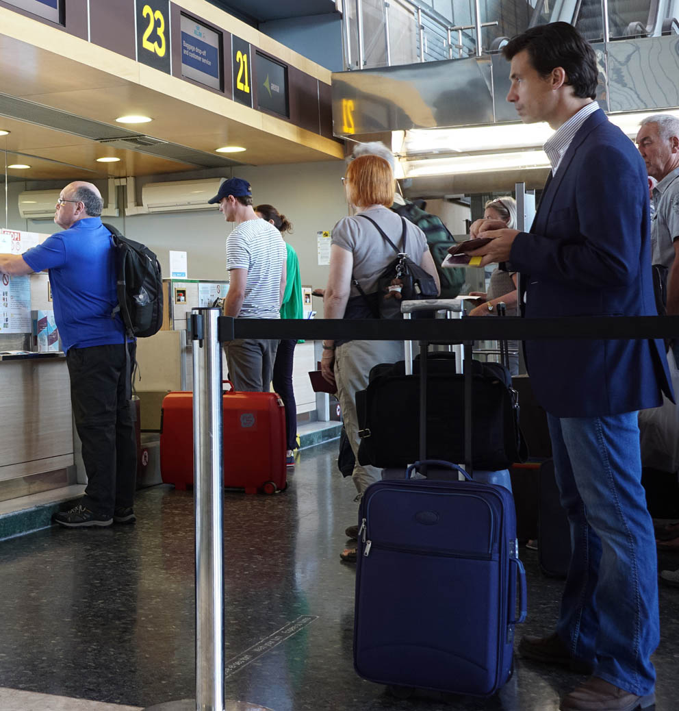 JLGservicesInc's tweet image. Queuing solutions for a great customer experience. Visit us jlgservices.net #RetractableBeltBarriers #CrowControl #PostBarriers