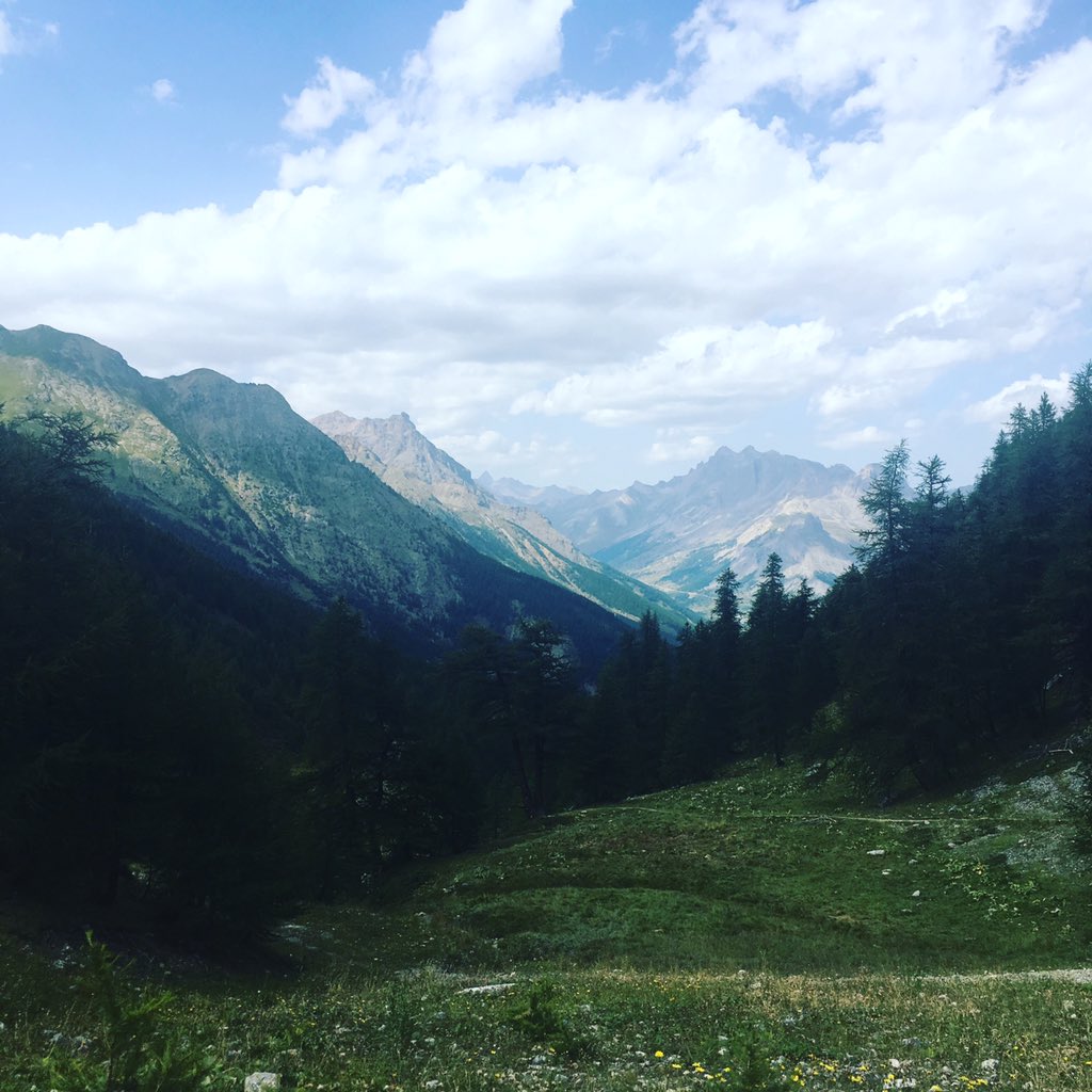 angegii's tweet photo. @TF1 @faitesmieux @KarineFerri #5MTF1  rien de mieux que nos jolies montagnes https://t.co/VluZsvLx6Y