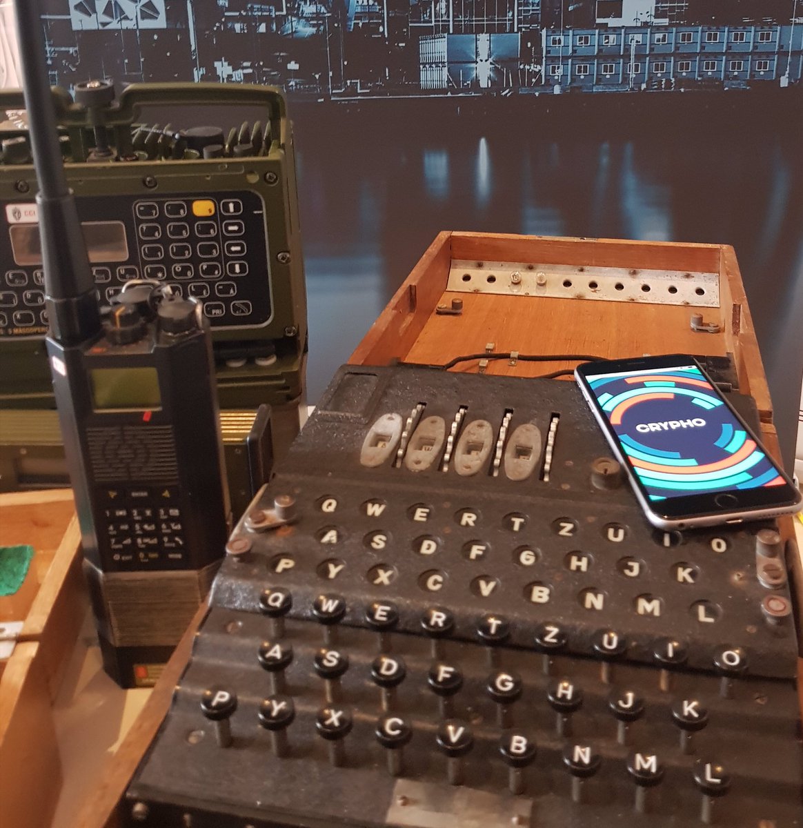 75 years of cryptoststems in Norway! 🍾
Kudos to <a href="/NSM_no/">Nasjonal sikkerhetsmyndighet (NSM)</a> for bringing the Enigma machine. 

#crypto #infosec #isf_no