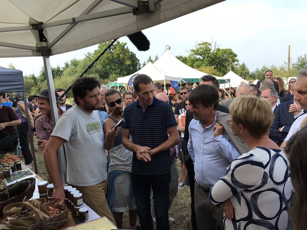 nathalieappere's tweet photo. #Rennes s'engage pour l'alimentation durable : visite avec @N_Hulot à la Prévalaye #micro-ferme #permaculture #PermaG'Rennes #agriculture https://t.co/aGZF74CCpE