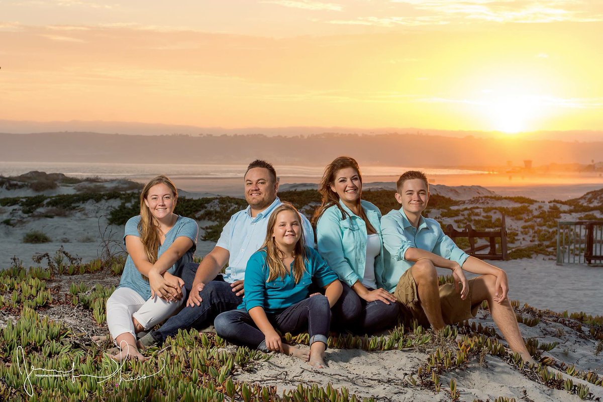 WMJenniferHess's tweet photo. One of my most favorite families ❤️📷 https://t.co/QYbOfz56K9